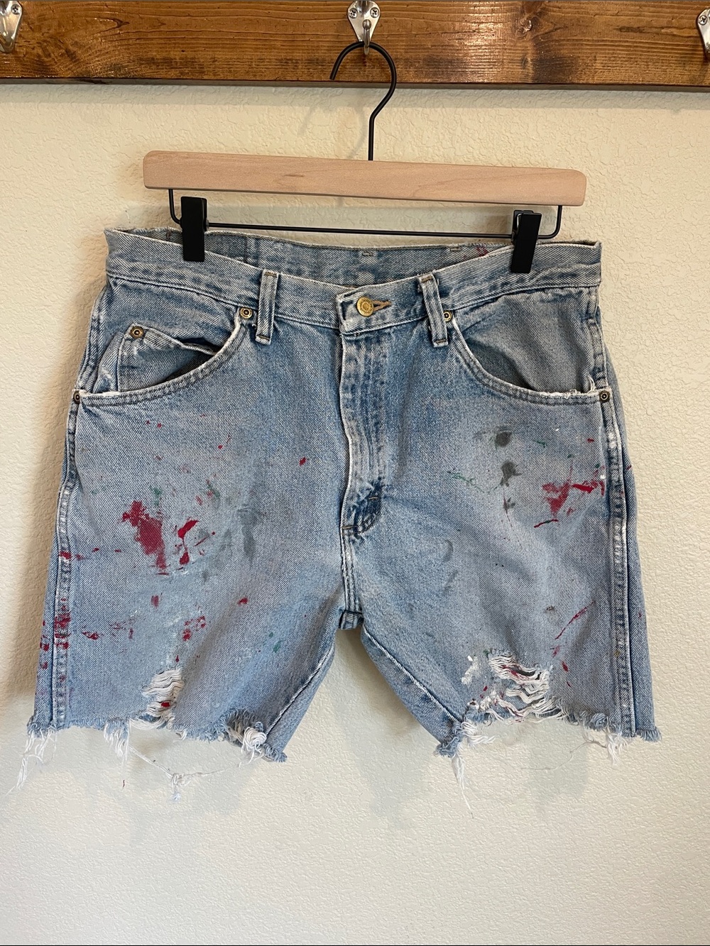 Wrangler Light Blue Distressed Paint-Splatter Denim Shorts 34 Regular Fit Casual